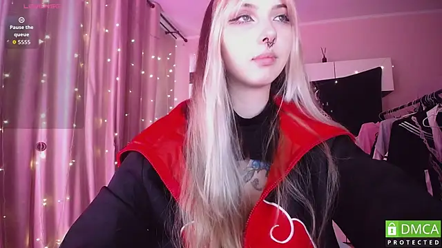 JustMeowGirl online show from 07-11-26, 05:43