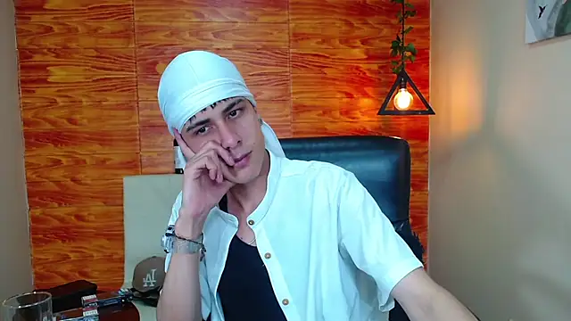 Bastiaan 28 online show from 01-15-25, 01:02