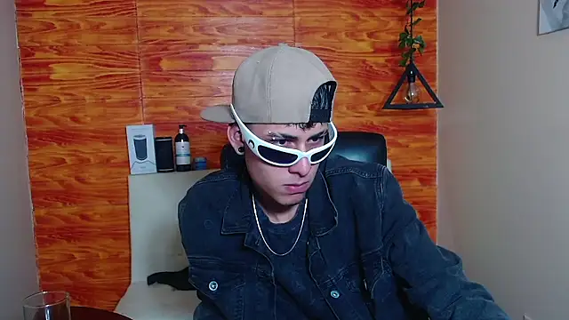 Bastiaan 28 online show from 02-06-25, 12:54