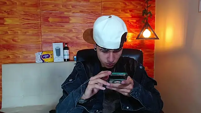 Bastiaan 28 online show from 02-14-25, 01:56