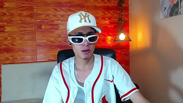 Bastiaan 28 online show from 02-20-25, 02:40