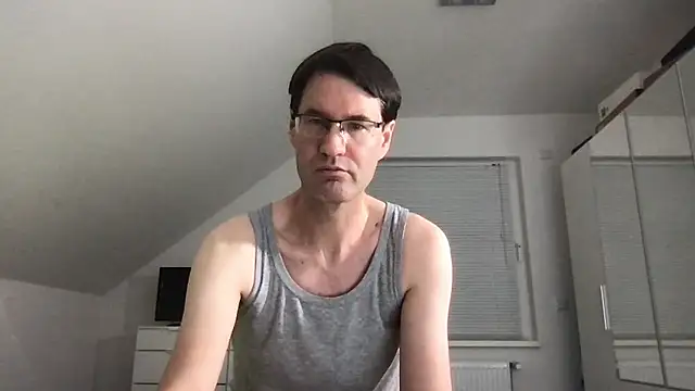 Snapshot of zxzx_cam1 chatting on 12-01-24, 10:53 zxzx cam1 online show from 12-01-24, 10:53