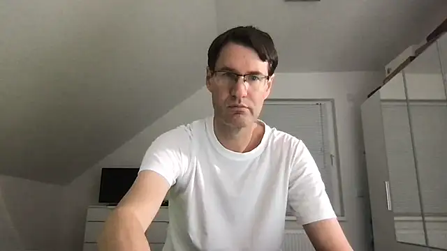 Snapshot of zxzx_cam1 chatting on 12-03-24, 04:06 zxzx cam1 online show from 12-03-24, 04:06