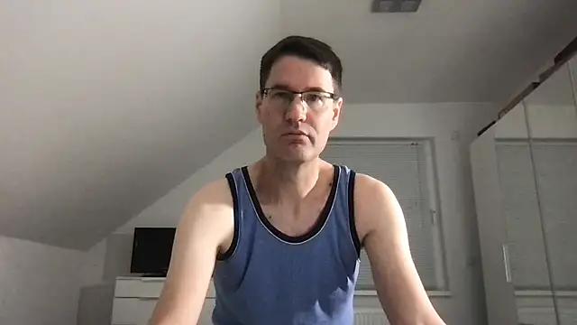 Snapshot of zxzx_cam1 chatting on 12-15-24, 03:53 zxzx cam1 online show from 12-15-24, 03:53