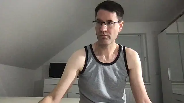 Snapshot of zxzx_cam1 chatting on 12-21-24, 05:18 zxzx cam1 online show from 12-21-24, 05:18