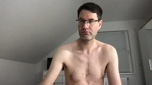 Snapshot of zxzx_cam1 chatting on 12-28-24, 01:39 zxzx cam1 online show from 12-28-24, 01:39