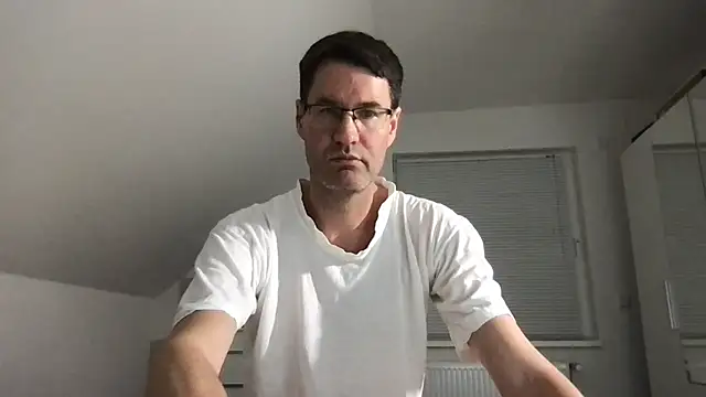 Snapshot of zxzx_cam1 chatting on 12-31-24, 08:34 zxzx cam1 online show from 12-31-24, 08:34