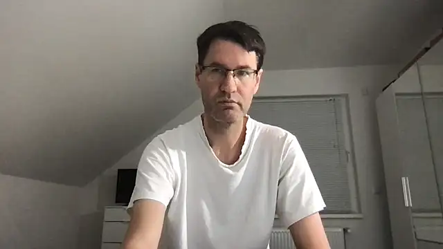 Snapshot of zxzx_cam1 chatting on 01-19-25, 03:53 zxzx cam1 online show from 01-19-25, 03:53