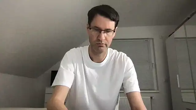 Snapshot of zxzx_cam1 chatting on 02-01-25, 04:33 zxzx cam1 online show from 02-01-25, 04:33