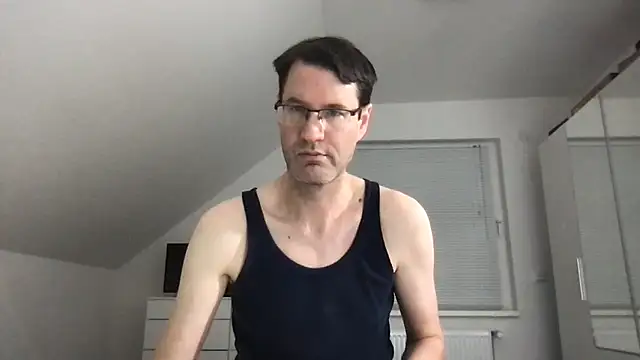 Snapshot of zxzx_cam1 chatting on 02-02-25, 05:15 zxzx cam1 online show from 02-02-25, 05:15