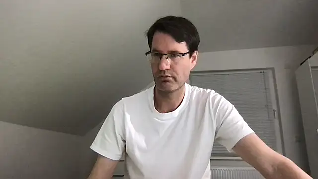 Snapshot of zxzx_cam1 chatting on 02-23-25, 05:18 zxzx cam1 online show from 02-23-25, 05:18