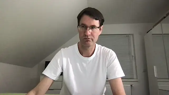 Snapshot of zxzx_cam1 chatting on 03-07-25, 03:49 zxzx cam1 online show from 03-07-25, 03:49