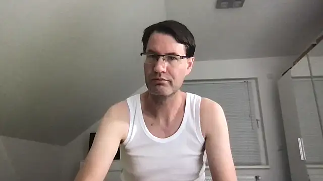 Snapshot of zxzx_cam1 chatting on 03-09-25, 09:57 zxzx cam1 online show from 03-09-25, 09:57