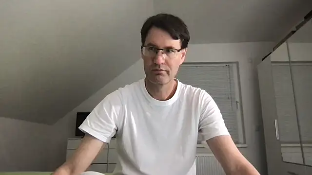 Snapshot of zxzx_cam1 chatting on 03-11-25, 04:07 zxzx cam1 online show from 03-11-25, 04:07