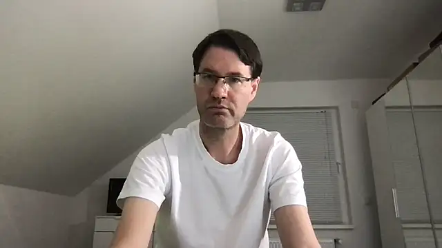 Snapshot of zxzx_cam1 chatting on 03-22-25, 04:04 zxzx cam1 online show from 03-22-25, 04:04