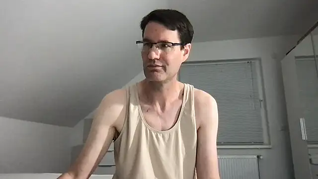 Snapshot of zxzx_cam1 chatting on 09-09-25, 03:55 zxzx cam1 online show from 09-09-25, 03:55