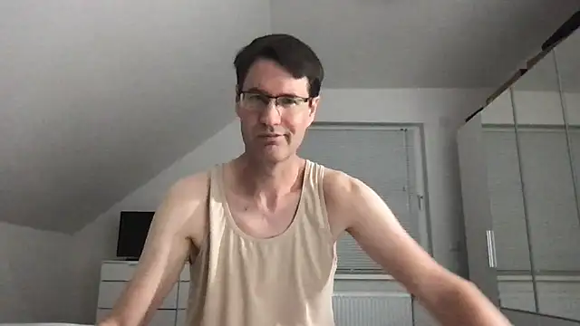 Snapshot of zxzx_cam1 chatting on 09-10-25, 02:50 zxzx cam1 online show from 09-10-25, 02:50