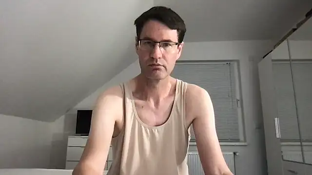 Snapshot of zxzx_cam1 chatting on 09-11-25, 03:45 zxzx cam1 online show from 09-11-25, 03:45