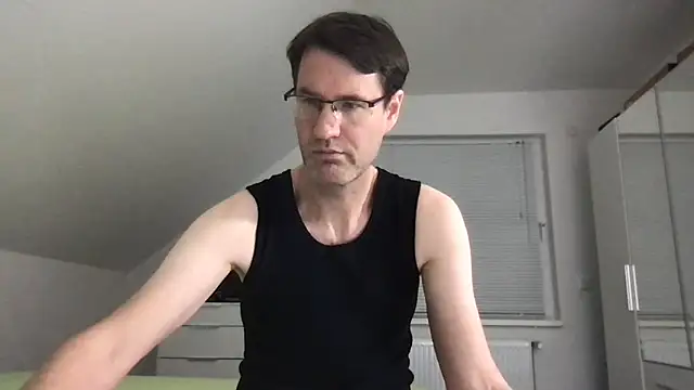 Snapshot of zxzx_cam1 chatting on 10-05-25, 03:10 zxzx cam1 online show from 10-05-25, 03:10