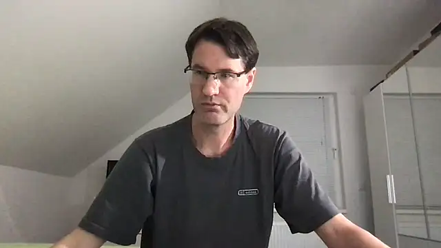 Snapshot of zxzx_cam1 chatting on 10-18-25, 09:15 zxzx cam1 online show from 10-18-25, 09:15