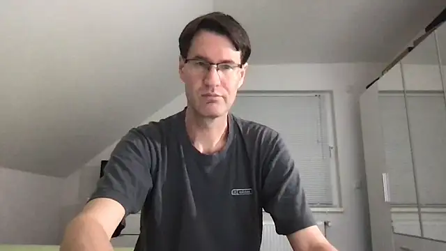 Snapshot of zxzx_cam1 chatting on 10-20-25, 07:36 zxzx cam1 online show from 10-20-25, 07:36