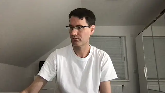 Snapshot of zxzx_cam1 chatting on 11-21-25, 04:38 zxzx cam1 online show from 11-21-25, 04:38