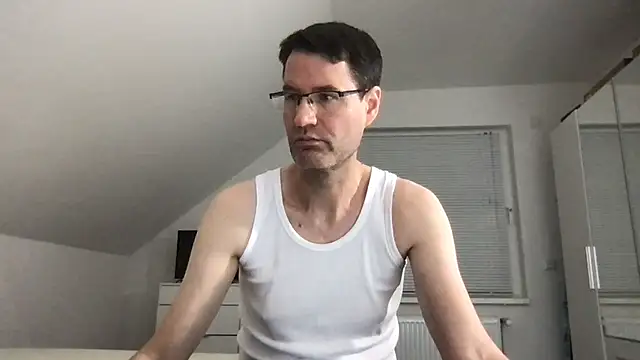 Snapshot of zxzx_cam1 chatting on 11-23-25, 04:40 zxzx cam1 online show from 11-23-25, 04:40