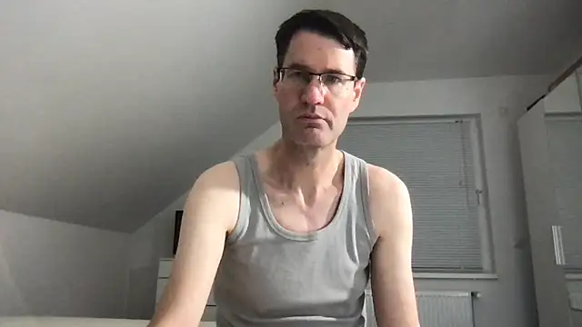 Snapshot of zxzx_cam1 chatting on 12-02-25, 06:25 zxzx cam1 online show from 12-02-25, 06:25