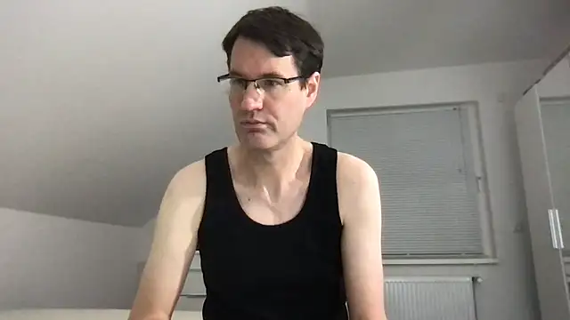 Snapshot of zxzx_cam1 chatting on 01-06-26, 05:16 zxzx cam1 online show from 01-06-26, 05:16