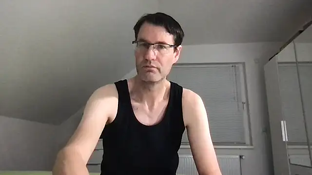 Snapshot of zxzx_cam1 chatting on 01-11-26, 04:01 zxzx cam1 online show from 01-11-26, 04:01