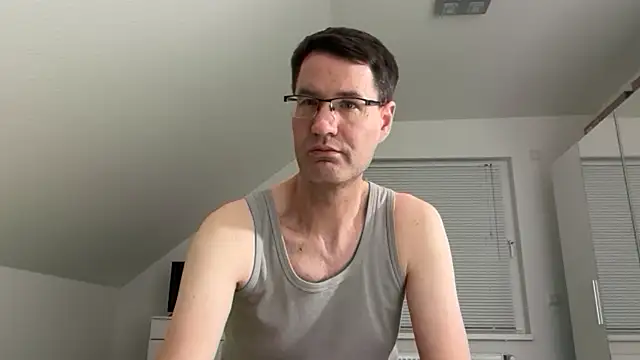 Snapshot of zxzx_cam1 chatting on 02-06-26, 10:57 zxzx cam1 online show from 02-06-26, 10:57