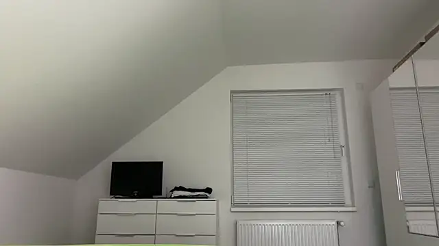 Snapshot of zxzx_cam1 chatting on 02-28-26, 03:35 zxzx cam1 online show from 02-28-26, 03:35