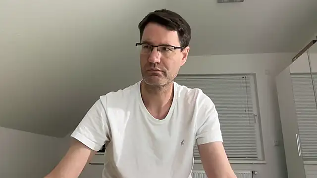 Snapshot of zxzx_cam1 chatting on 03-01-26, 04:53 zxzx cam1 online show from 03-01-26, 04:53