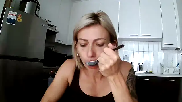 Snapshot of anechka1 chatting on 09-16-25, 01:45 anechka1 online show from 09-16-25, 01:45