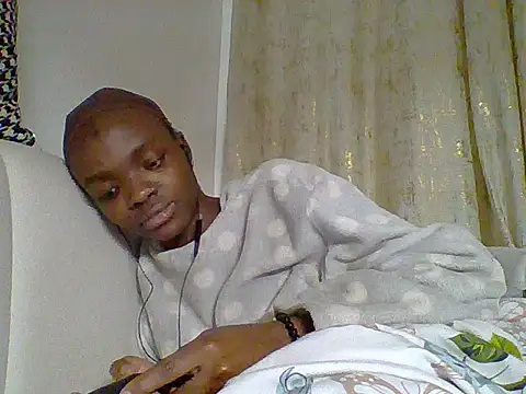 Snapshot of Saintadushe chatting on 10-12-25, 11:15 Saintadushe online show from 10-12-25, 11:15