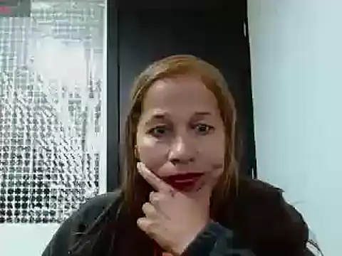 Snapshot of CaroMasha chatting on 01-20-25, 04:23 CaroMasha online show from 01-20-25, 04:23