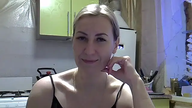 Snapshot of AshleyXHoney chatting on 12-25-24, 05:48 AshleyXHoney online show from 12-25-24, 05:48