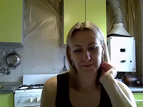 Snapshot of AshleyXHoney chatting on 09-19-25, 07:43 AshleyXHoney online show from 09-19-25, 07:43