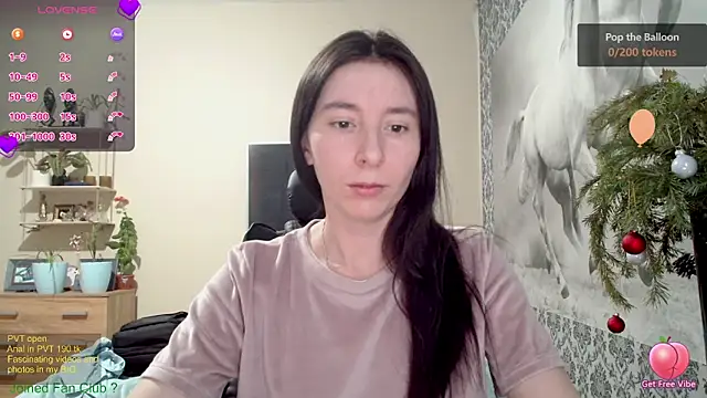 Snapshot of Wowpornoo chatting on 12-25-24, 03:28 Wowpornoo online show from 12-25-24, 03:28