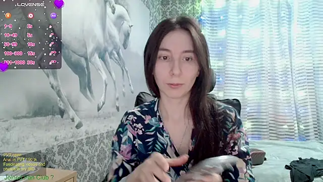 Snapshot of Wowpornoo chatting on 02-10-25, 01:11 Wowpornoo online show from 02-10-25, 01:11