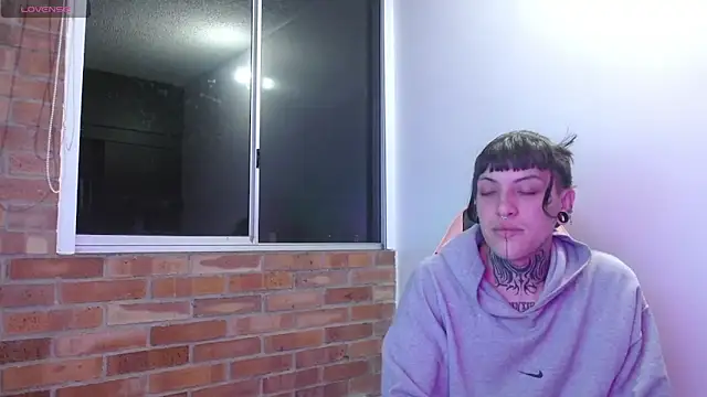 charlotbelucci  online show from 11-09-25, 06:55