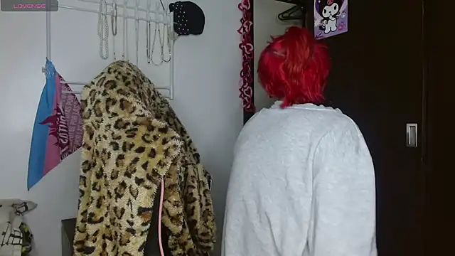 charlotbelucci  online show from 02-12-26, 09:15