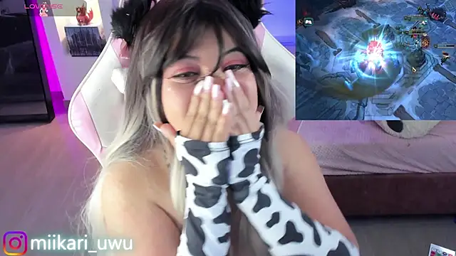 Snapshot of Ahri_Elderwood chatting on 01-24-25, 09:39 Ahri Elderwood online show from 01-24-25, 09:39