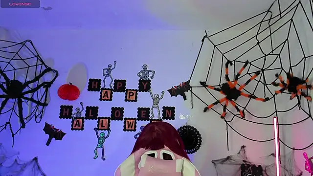 Snapshot of Ahri_Elderwood chatting on 10-13-25, 04:34 Ahri Elderwood online show from 10-13-25, 04:34