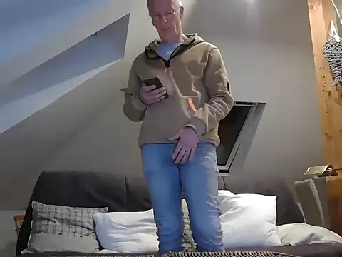 Snapshot of maxmueller321 chatting on 03-03-26, 06:14 maxmueller321 online show from 03-03-26, 06:14