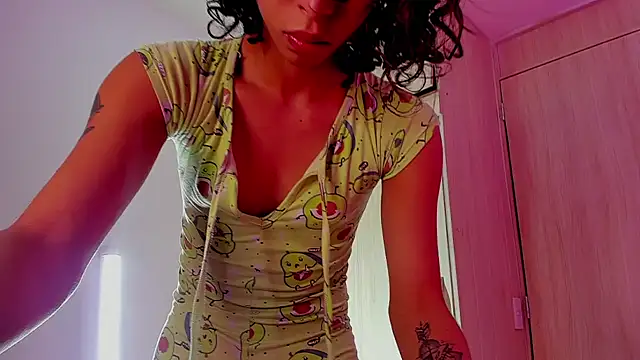 Snapshot of Bigcatalove chatting on 12-24-24, 11:06 Bigcatalove online show from 12-24-24, 11:06