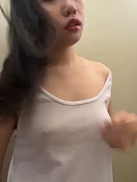 Snapshot of Eliza-E chatting on 12-17-25, 07:36 Eliza-E online show from 12-17-25, 07:36