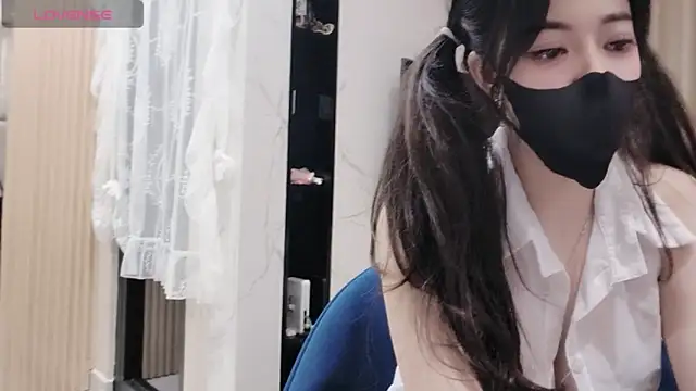 Snapshot of TuyetNhi2k6 chatting on 01-17-25, 12:52 TuyetNhi2k6 online show from 01-17-25, 12:52