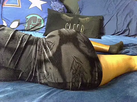 Snapshot of Bed_cinnamon chatting on 11-09-25, 11:30 Bed cinnamon online show from 11-09-25, 11:30