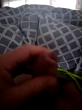 Snapshot of Singlepennis chatting on 09-15-25, 05:35 Singlepennis online show from 09-15-25, 05:35